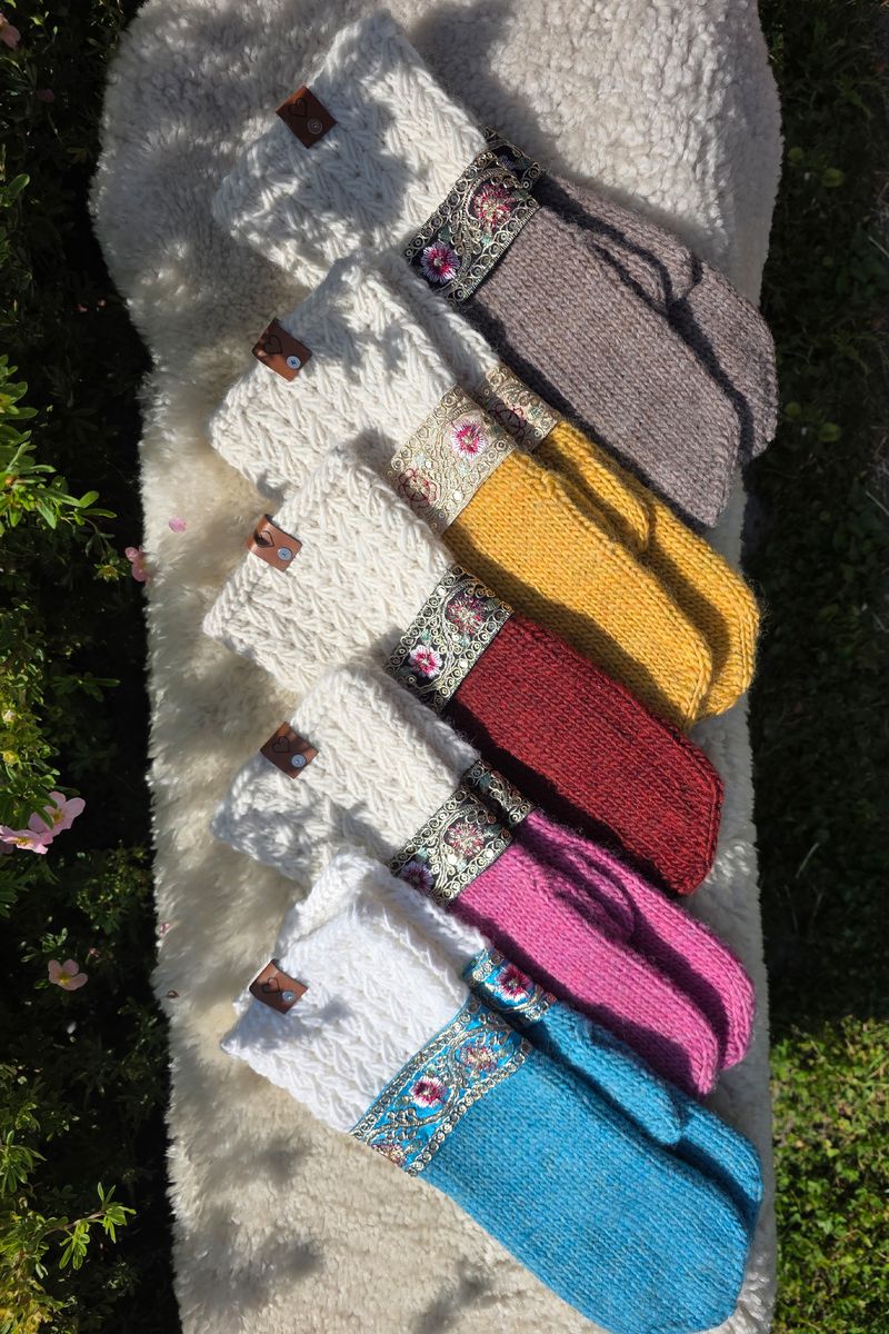 Benedictes Pyntevotter Beige fra Knit by Ruth