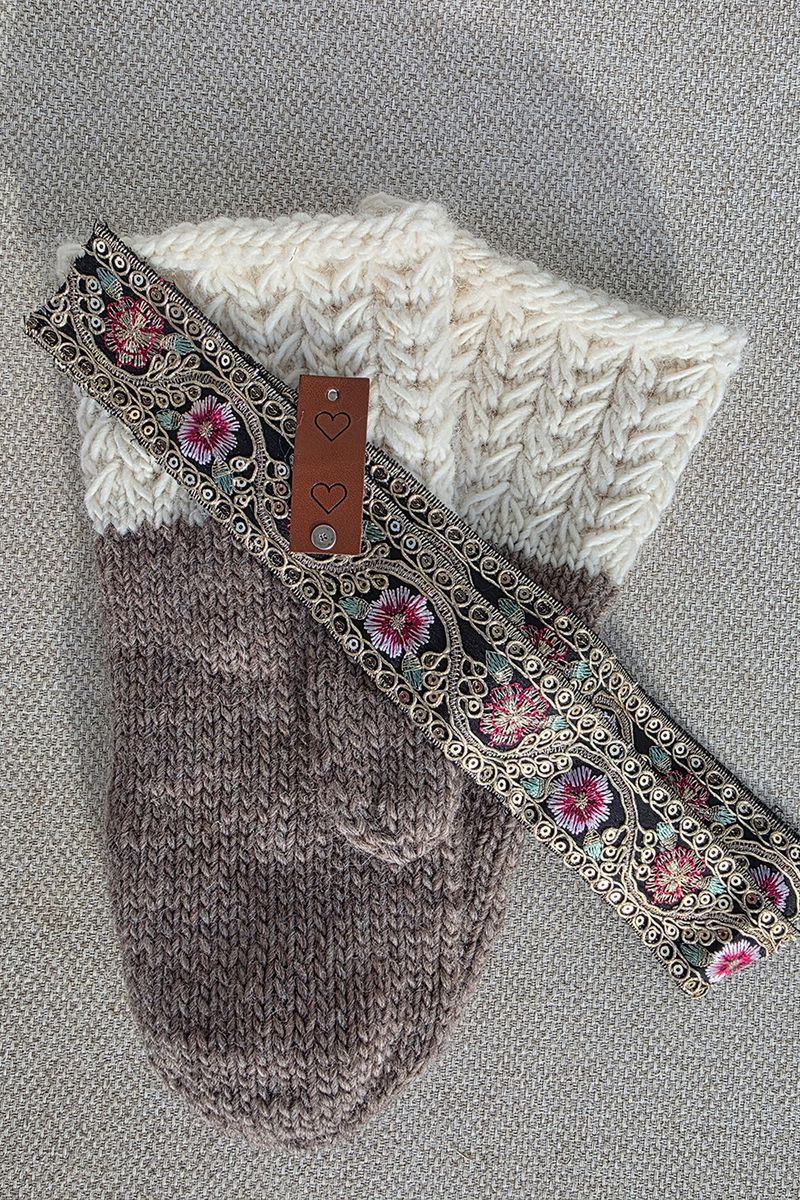 Benedictes Pyntevotter Beige fra Knit by Ruth